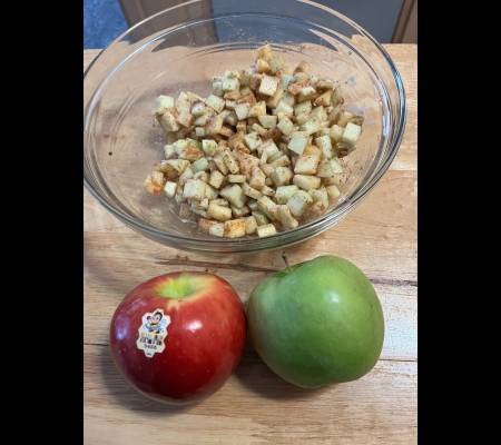 Apple pie filling mix with SugarBee and Granny Smith applies