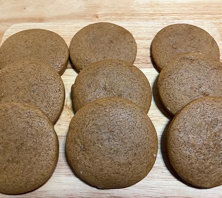 three rows with three round gingerbread cookies each