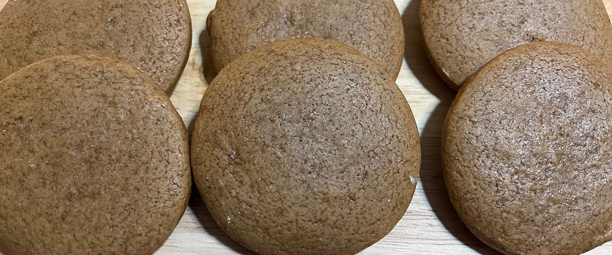 three rows with three round gingerbread cookies each